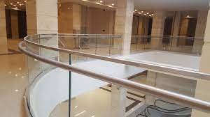 نرده خم شیشه ای